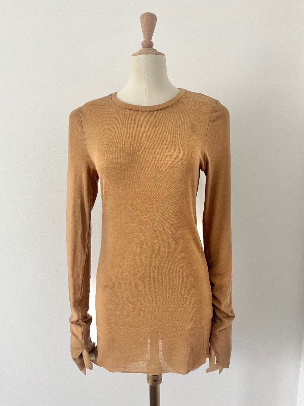 Long sleeved lightweight knit